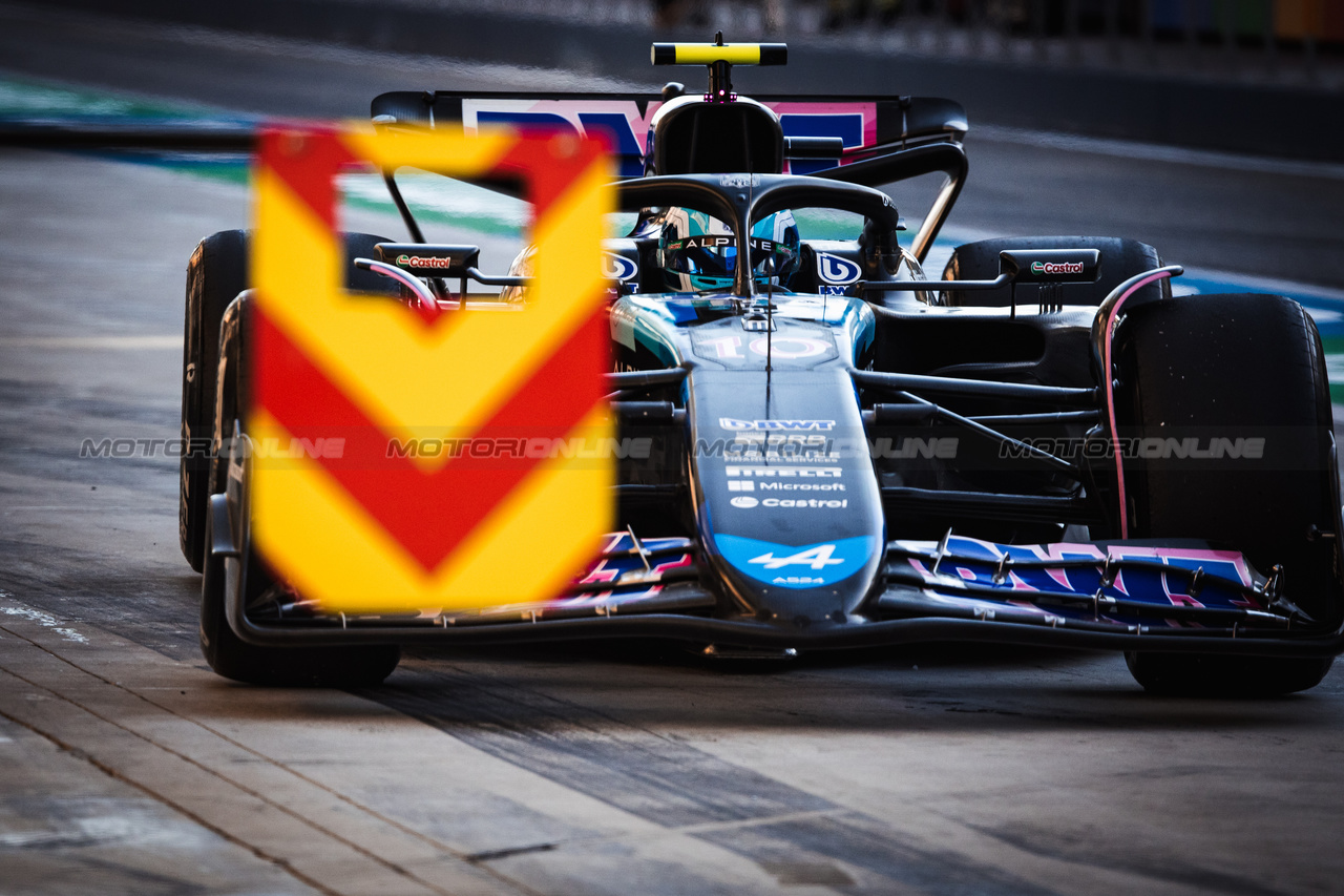 TEST BAHRAIN, Pierre Gasly (FRA) Alpine F1 Team A524 in the pits.

21.02.2024. Formula 1 Testing, Sakhir, Bahrain, Day One.

- www.xpbimages.com, EMail: requests@xpbimages.com © Copyright: Bearne / XPB Images