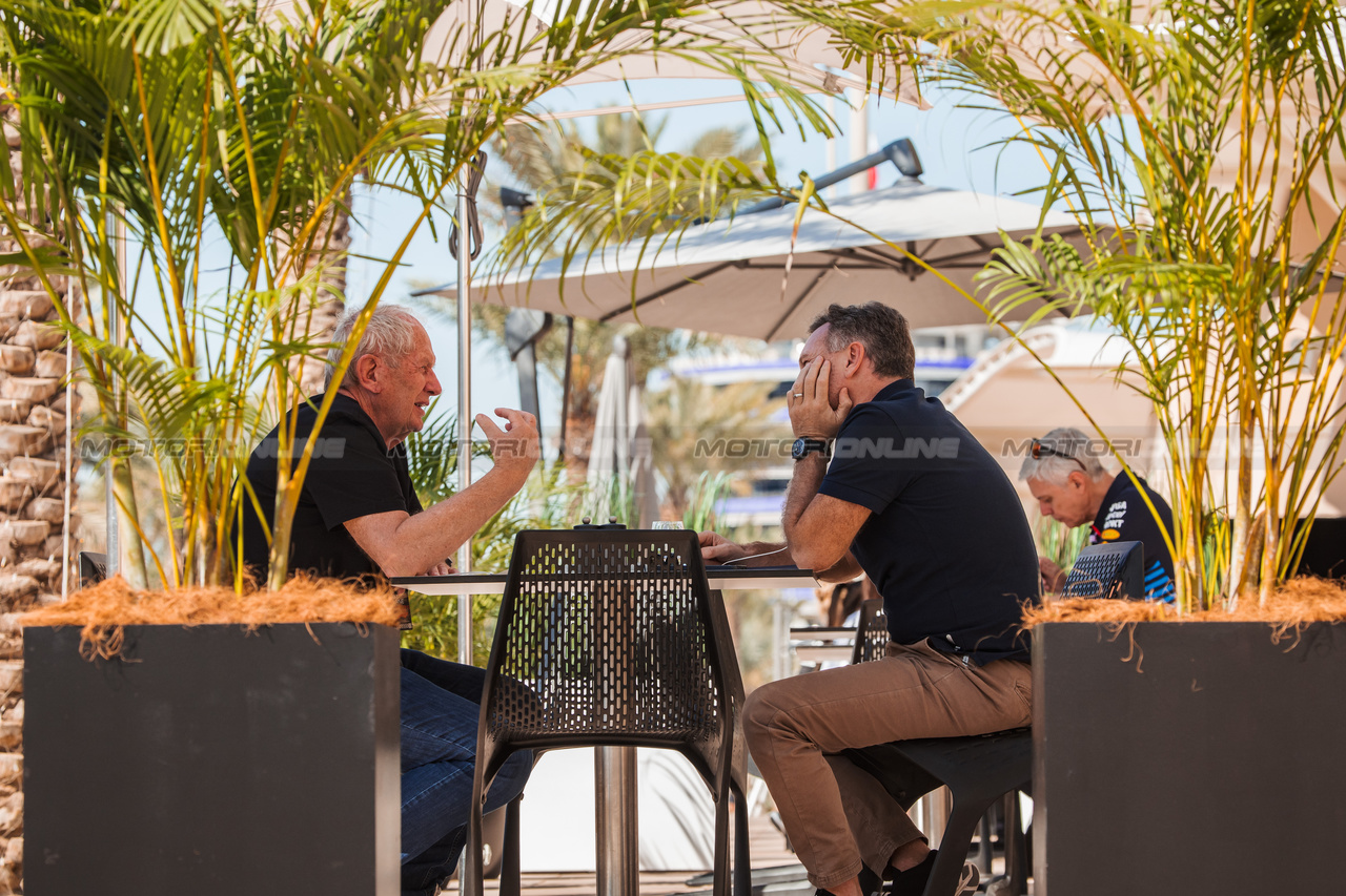 TEST BAHRAIN, (L to R): Dr Helmut Marko (AUT) Red Bull Motorsport Consultant with Christian Horner (GBR) Red Bull Racing Team Principal.

21.02.2024. Formula 1 Testing, Sakhir, Bahrain, Day One.

- www.xpbimages.com, EMail: requests@xpbimages.com © Copyright: Bearne / XPB Images