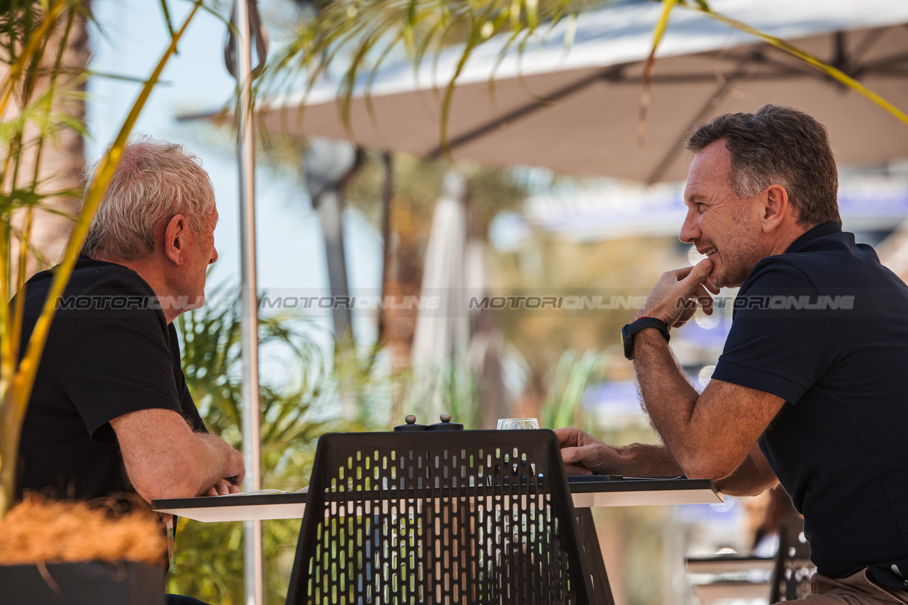 TEST BAHRAIN, (L to R): Dr Helmut Marko (AUT) Red Bull Motorsport Consultant with Christian Horner (GBR) Red Bull Racing Team Principal.

21.02.2024. Formula 1 Testing, Sakhir, Bahrain, Day One.

- www.xpbimages.com, EMail: requests@xpbimages.com © Copyright: Bearne / XPB Images