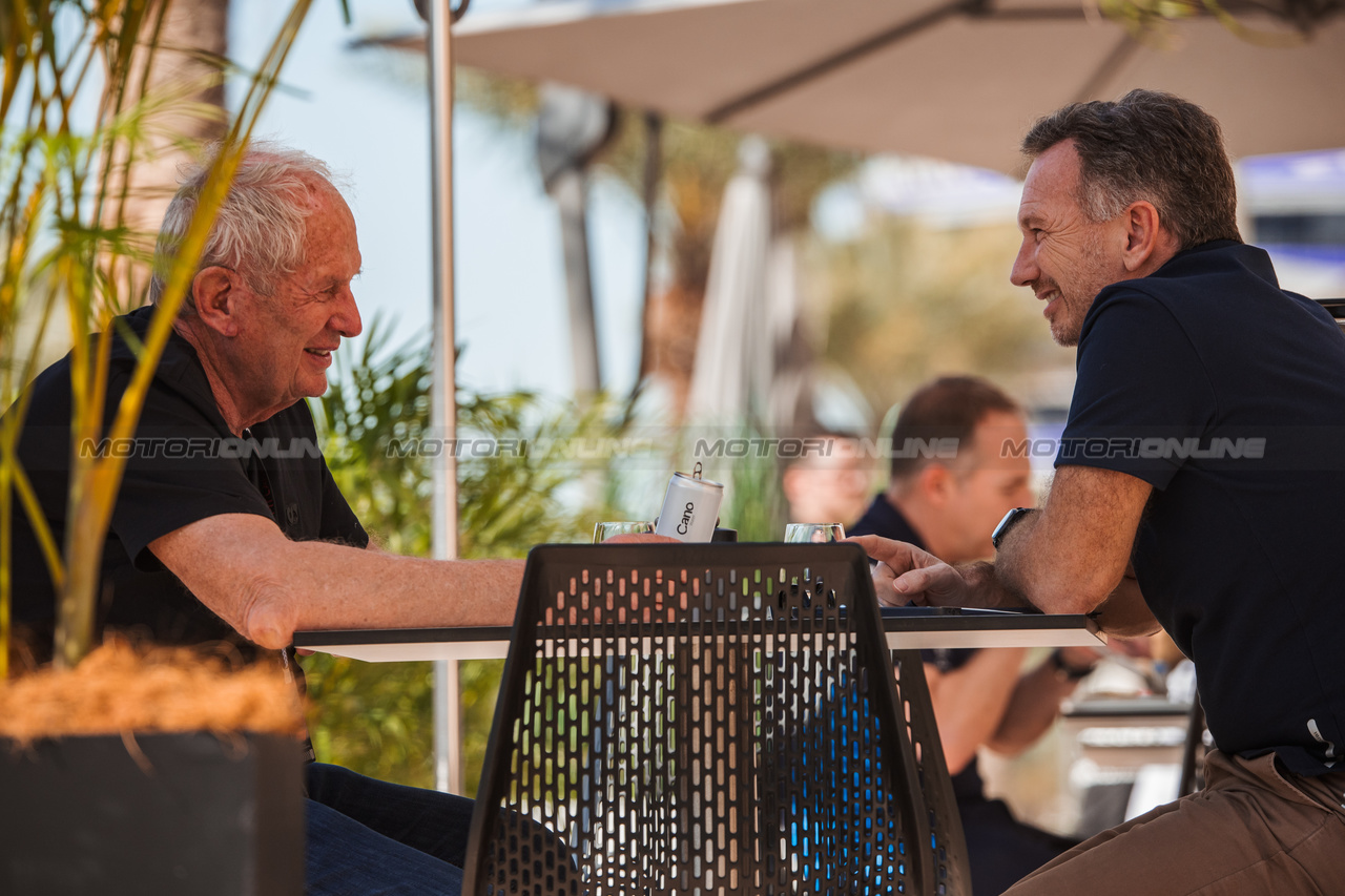 TEST BAHRAIN, (L to R): Dr Helmut Marko (AUT) Red Bull Motorsport Consultant with Christian Horner (GBR) Red Bull Racing Team Principal.

21.02.2024. Formula 1 Testing, Sakhir, Bahrain, Day One.

- www.xpbimages.com, EMail: requests@xpbimages.com © Copyright: Bearne / XPB Images
