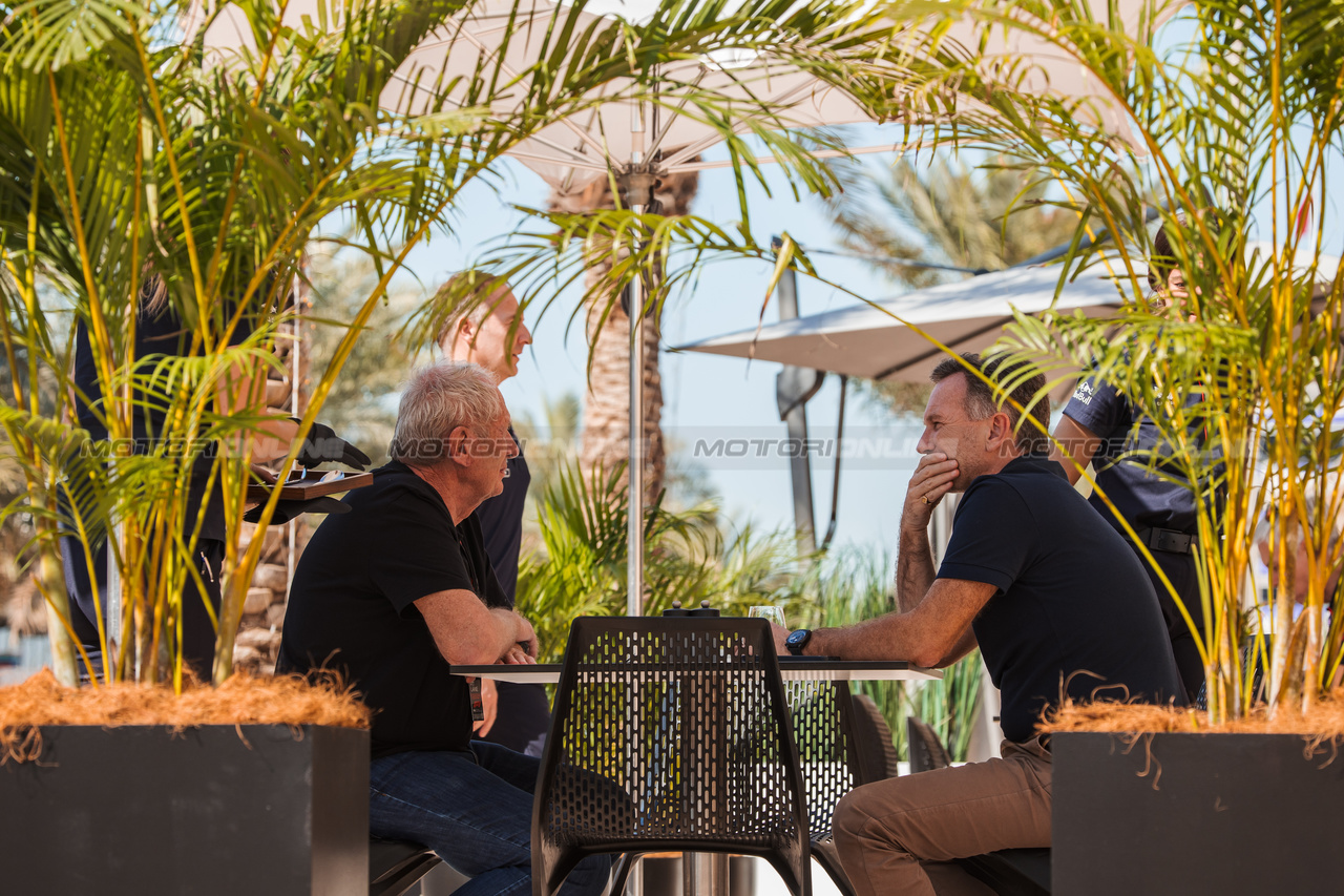 TEST BAHRAIN, (L to R): Dr Helmut Marko (AUT) Red Bull Motorsport Consultant with Christian Horner (GBR) Red Bull Racing Team Principal.

21.02.2024. Formula 1 Testing, Sakhir, Bahrain, Day One.

- www.xpbimages.com, EMail: requests@xpbimages.com © Copyright: Bearne / XPB Images