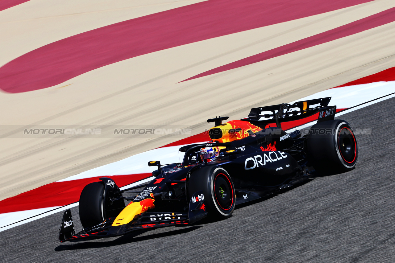 TEST BAHRAIN, Max Verstappen (NLD) Red Bull Racing RB20.

21.02.2024. Formula 1 Testing, Sakhir, Bahrain, Day One.

- www.xpbimages.com, EMail: requests@xpbimages.com © Copyright: Charniaux / XPB Images