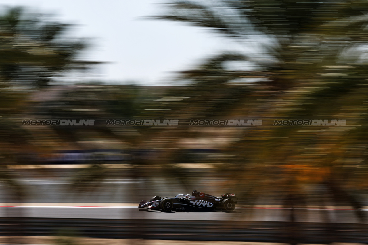 TEST BAHRAIN, Kevin Magnussen (DEN) Haas VF-24.

21.02.2024. Formula 1 Testing, Sakhir, Bahrain, Day One.

- www.xpbimages.com, EMail: requests@xpbimages.com © Copyright: Charniaux / XPB Images
