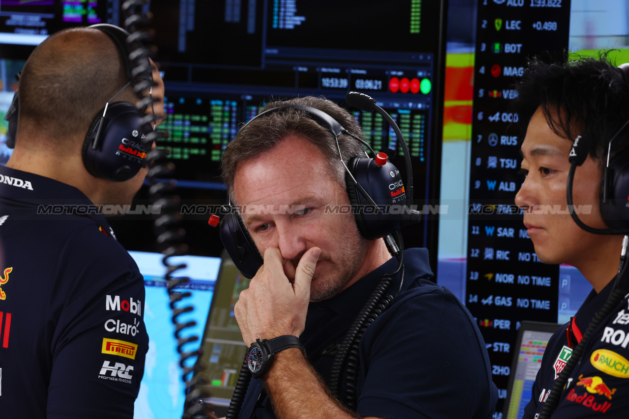 TEST BAHRAIN, Christian Horner (GBR) Red Bull Racing Team Principal.

21.02.2024. Formula 1 Testing, Sakhir, Bahrain, Day One.

 - www.xpbimages.com, EMail: requests@xpbimages.com © Copyright: Coates / XPB Images