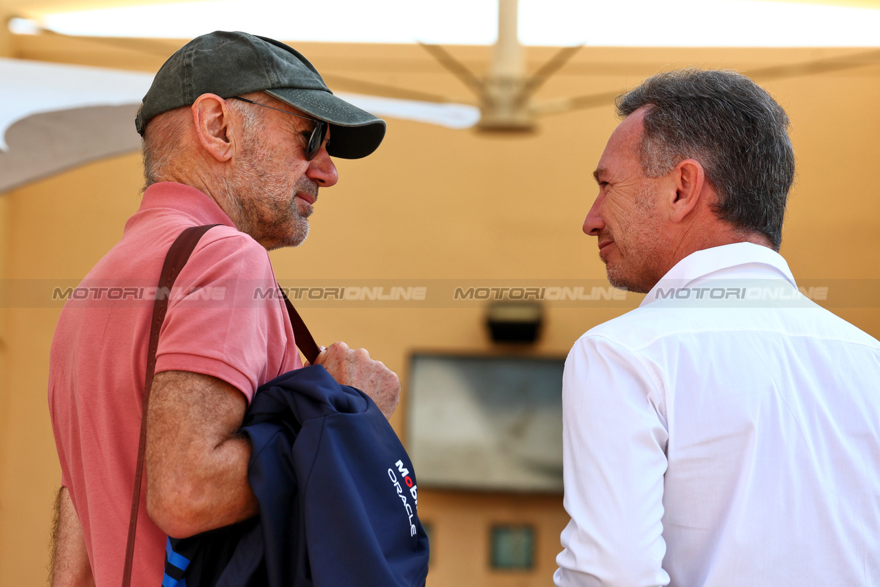 TEST BAHRAIN, (L to R): Adrian Newey (GBR) Red Bull Racing Chief Technical Officer with Christian Horner (GBR) Red Bull Racing Team Principal.

22.02.2024. Formula 1 Testing, Sakhir, Bahrain, Day Two.

 - www.xpbimages.com, EMail: requests@xpbimages.com © Copyright: Coates / XPB Images