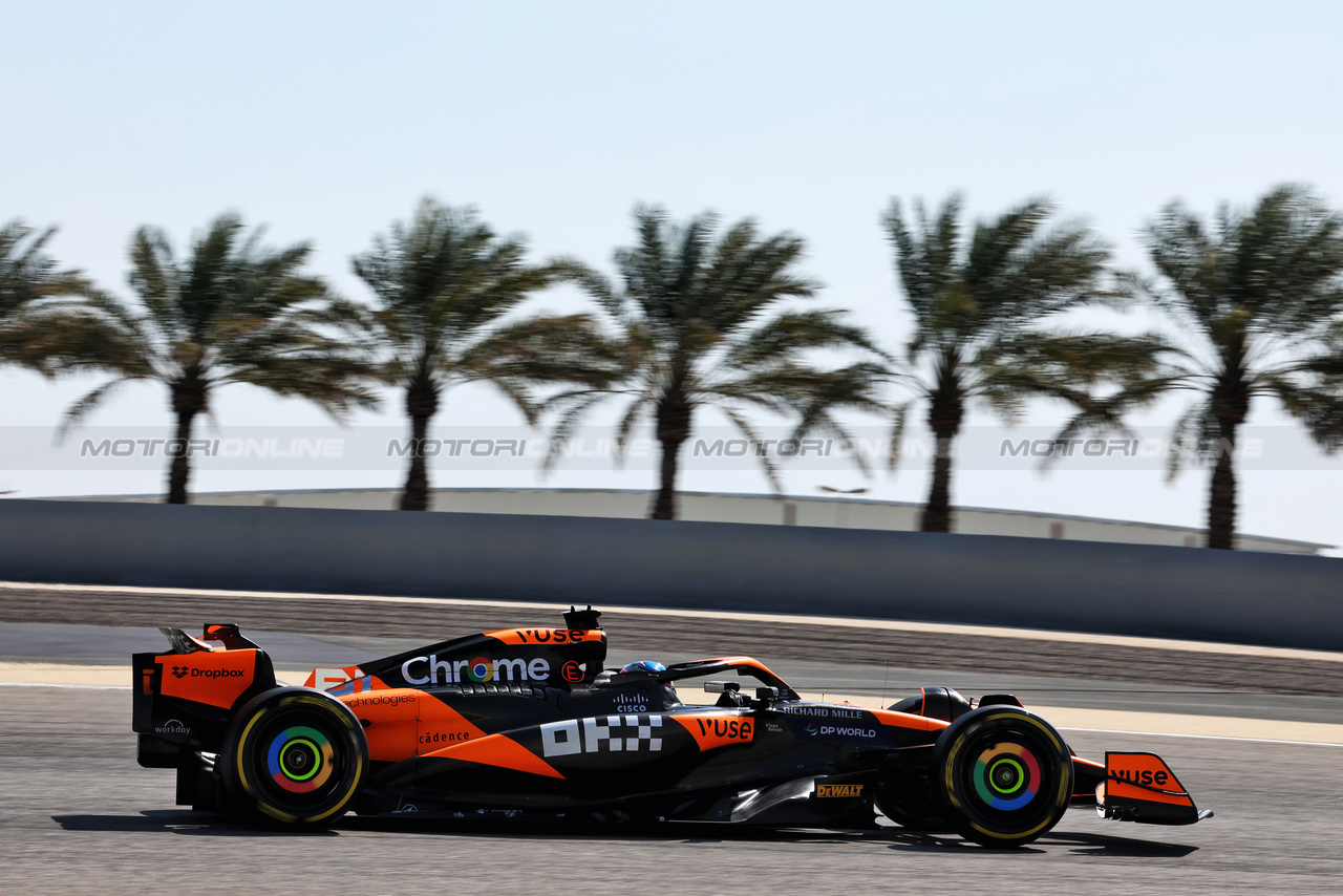 TEST BAHRAIN, Oscar Piastri (AUS) McLaren MCL38.

22.02.2024. Formula 1 Testing, Sakhir, Bahrain, Day Two.

- www.xpbimages.com, EMail: requests@xpbimages.com © Copyright: Moy / XPB Images