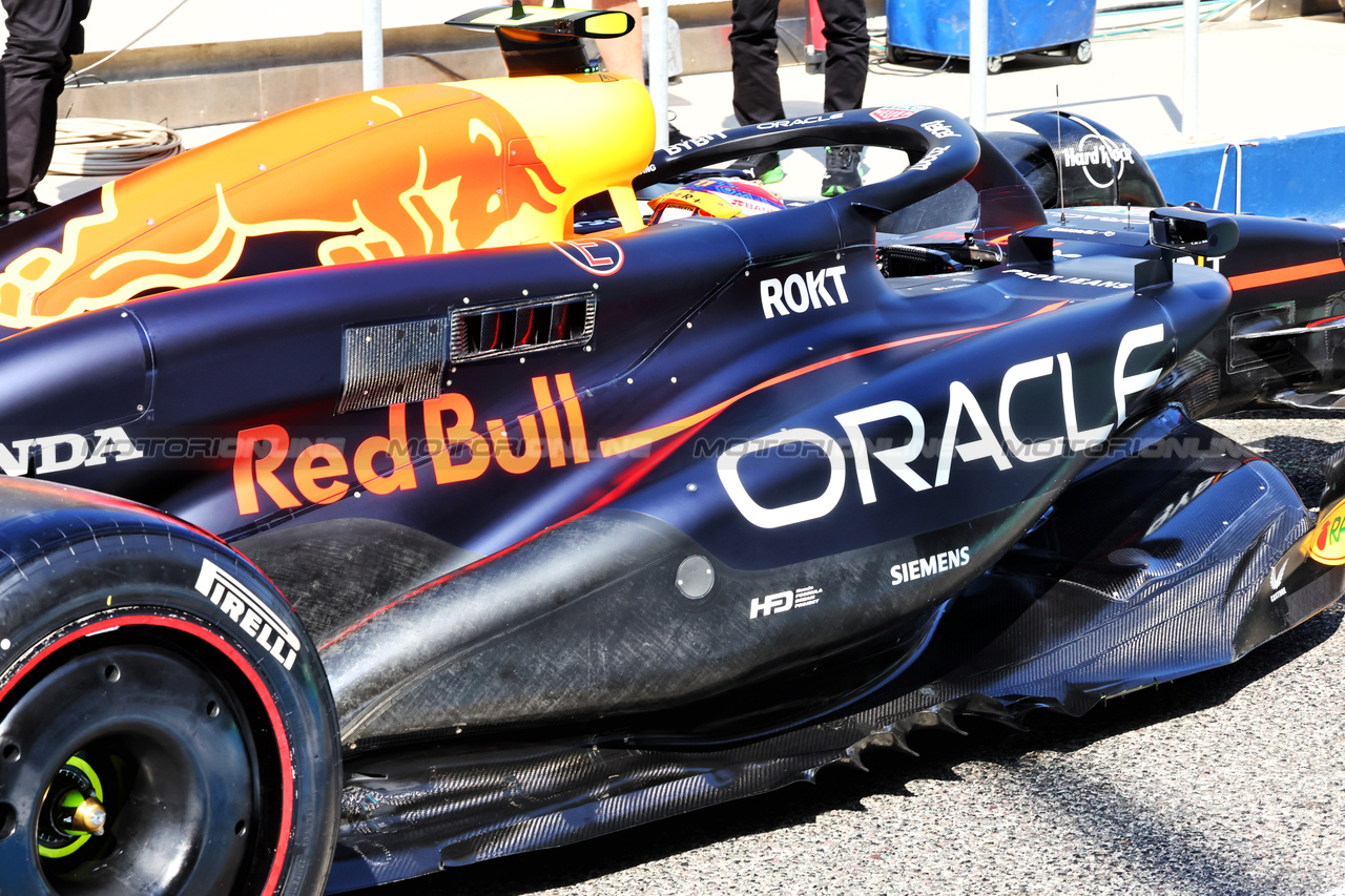 TEST BAHRAIN, Sergio Perez (MEX) Red Bull Racing RB20 - sidepod detail.

22.02.2024. Formula 1 Testing, Sakhir, Bahrain, Day Two.

- www.xpbimages.com, EMail: requests@xpbimages.com © Copyright: Batchelor / XPB Images