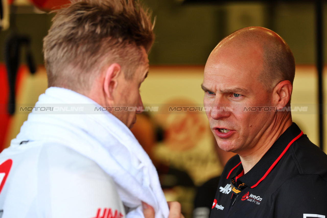 TEST BAHRAIN, Gary Gannon (GBR) Haas F1 Team Gara Engineer.

22.02.2024. Formula 1 Testing, Sakhir, Bahrain, Day Two.

- www.xpbimages.com, EMail: requests@xpbimages.com © Copyright: Batchelor / XPB Images