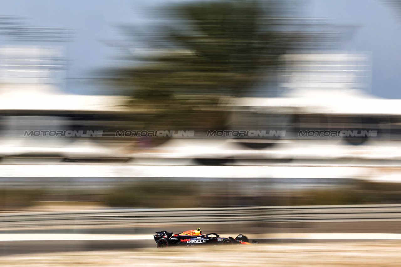 TEST BAHRAIN, Sergio Perez (MEX) Red Bull Racing RB20.

22.02.2024. Formula 1 Testing, Sakhir, Bahrain, Day Two.

- www.xpbimages.com, EMail: requests@xpbimages.com © Copyright: Bearne / XPB Images