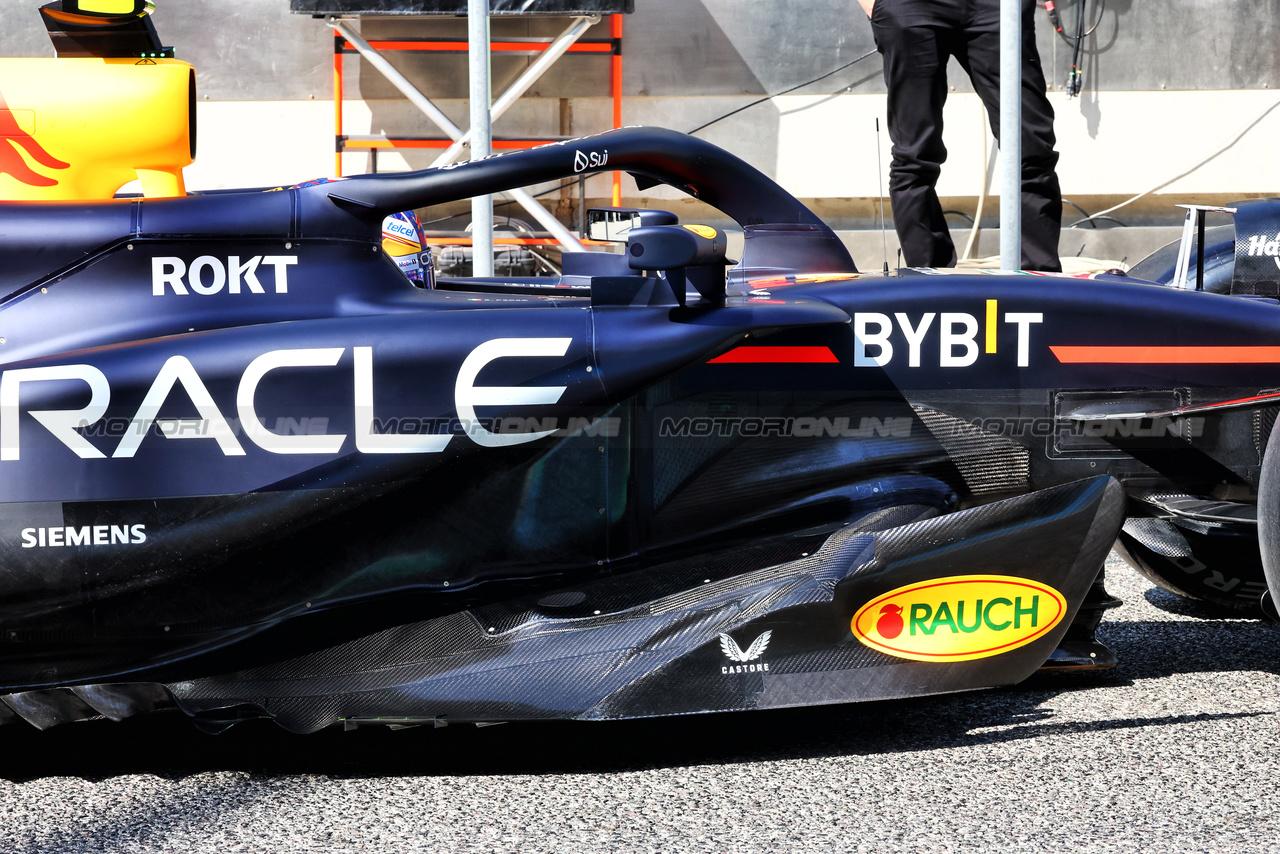 TEST BAHRAIN, Sergio Perez (MEX) Red Bull Racing RB20 - sidepod detail.

22.02.2024. Formula 1 Testing, Sakhir, Bahrain, Day Two.

- www.xpbimages.com, EMail: requests@xpbimages.com © Copyright: Batchelor / XPB Images