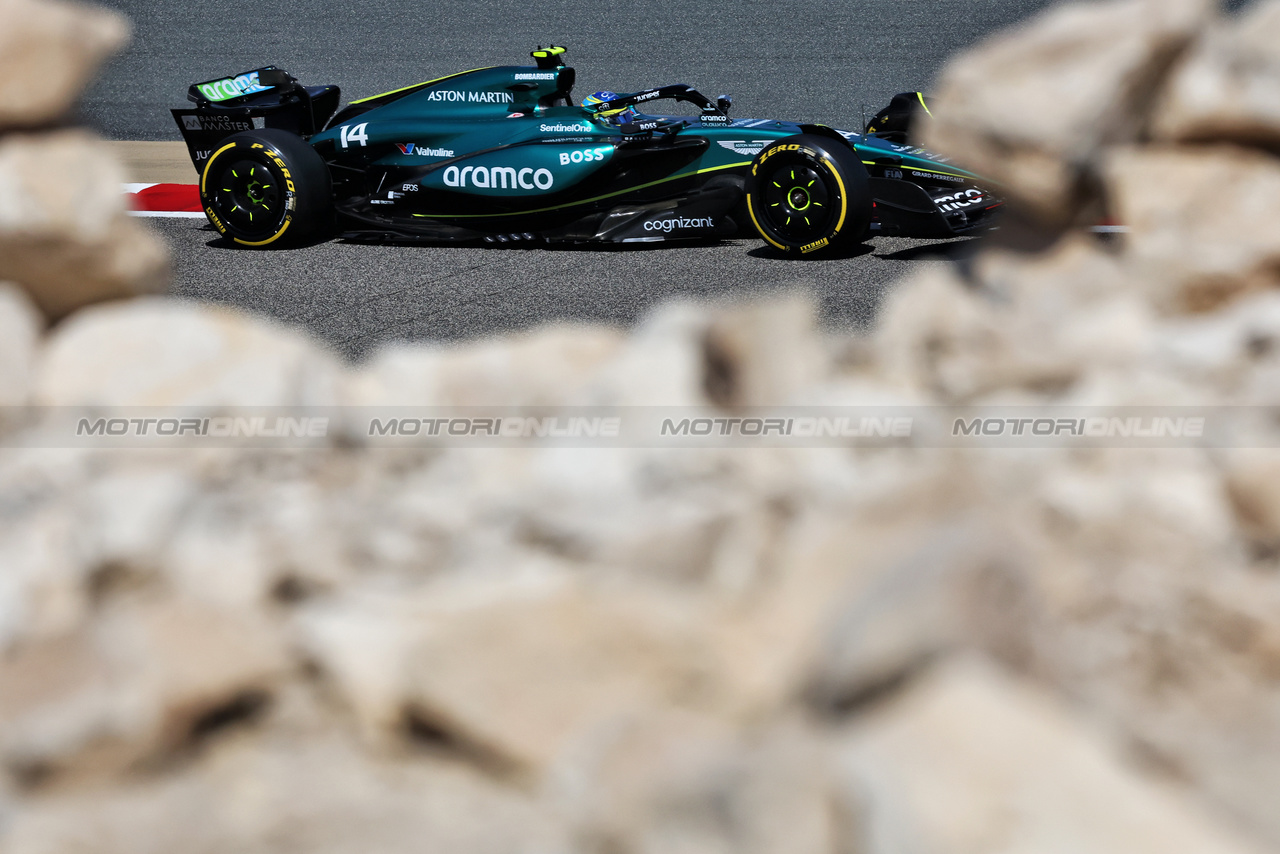 TEST BAHRAIN, Fernando Alonso (ESP) Aston Martin F1 Team AMR24.

22.02.2024. Formula 1 Testing, Sakhir, Bahrain, Day Two.

- www.xpbimages.com, EMail: requests@xpbimages.com © Copyright: Bearne / XPB Images