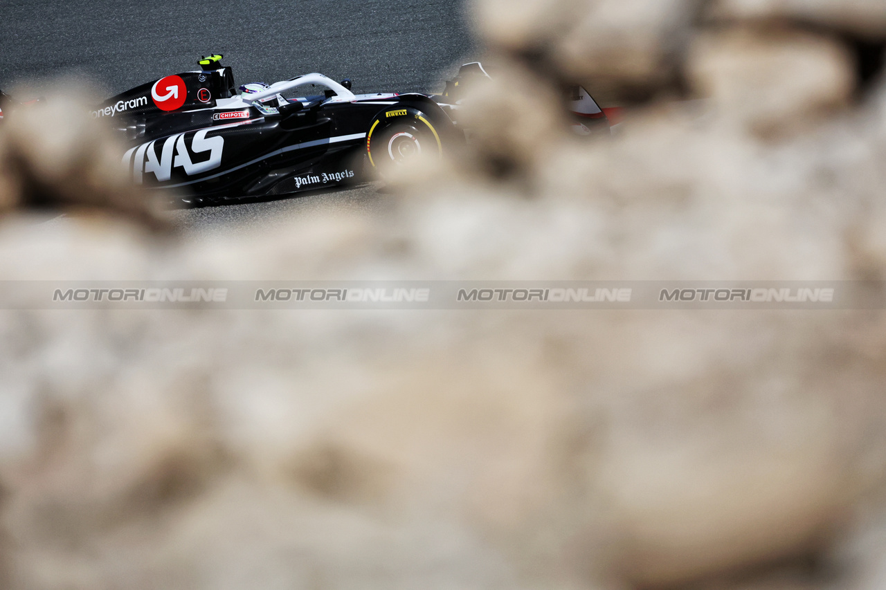 TEST BAHRAIN, Nico Hulkenberg (GER) Haas VF-24.

22.02.2024. Formula 1 Testing, Sakhir, Bahrain, Day Two.

- www.xpbimages.com, EMail: requests@xpbimages.com © Copyright: Bearne / XPB Images