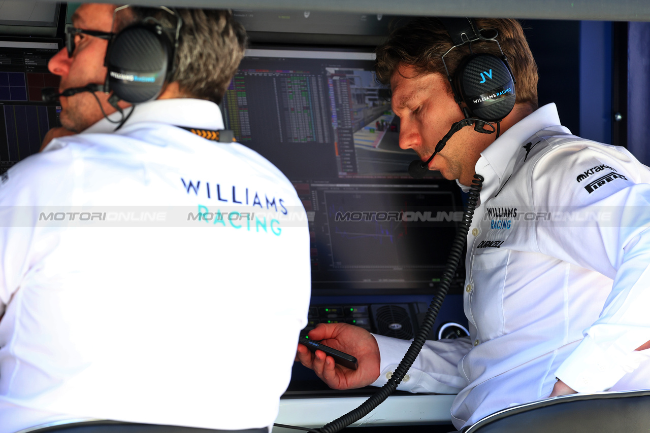 TEST BAHRAIN, James Vowles (GBR) Williams Racing Team Principal.

22.02.2024. Formula 1 Testing, Sakhir, Bahrain, Day Two.

- www.xpbimages.com, EMail: requests@xpbimages.com © Copyright: Batchelor / XPB Images