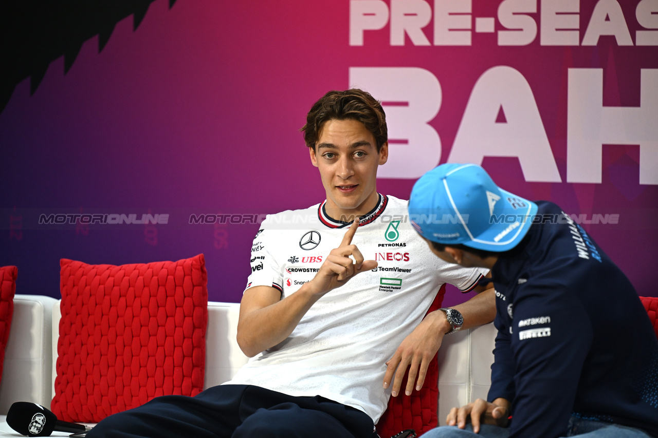 TEST BAHRAIN, (L to R): George Russell (GBR) Mercedes AMG F1 e Alexander Albon (THA) Williams Racing in the FIA Press Conference.

22.02.2024. Formula 1 Testing, Sakhir, Bahrain, Day Two.

- www.xpbimages.com, EMail: requests@xpbimages.com © Copyright: XPB Images