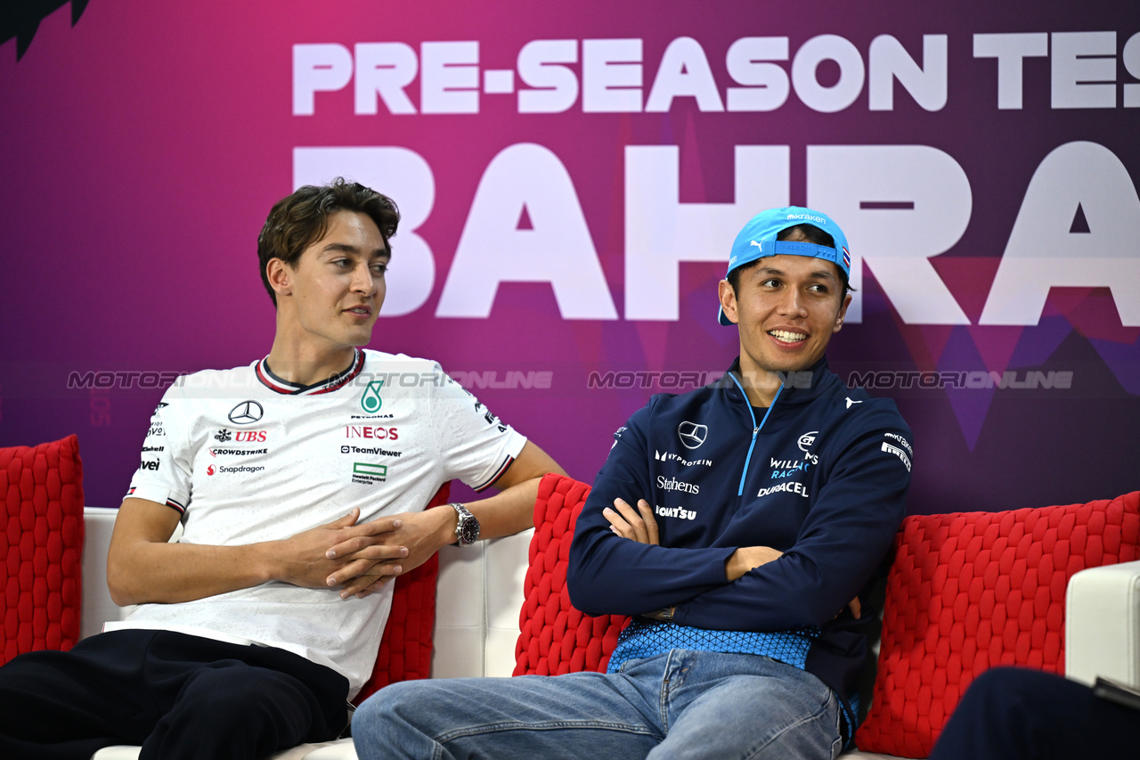 TEST BAHRAIN, (L to R): George Russell (GBR) Mercedes AMG F1 e Alexander Albon (THA) Williams Racing in the FIA Press Conference.

22.02.2024. Formula 1 Testing, Sakhir, Bahrain, Day Two.

- www.xpbimages.com, EMail: requests@xpbimages.com © Copyright: XPB Images