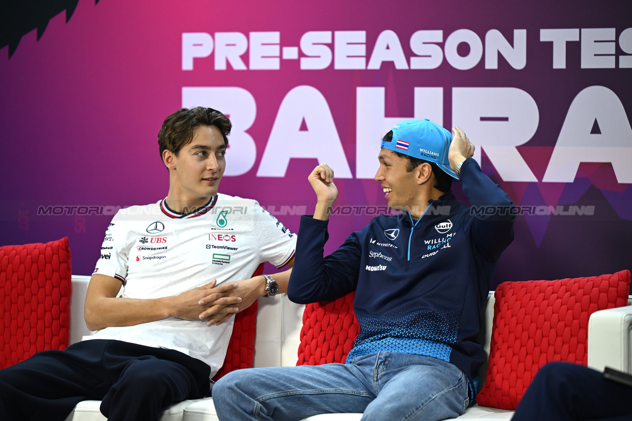 TEST BAHRAIN, (L to R): George Russell (GBR) Mercedes AMG F1 e Alexander Albon (THA) Williams Racing in the FIA Press Conference.

22.02.2024. Formula 1 Testing, Sakhir, Bahrain, Day Two.

- www.xpbimages.com, EMail: requests@xpbimages.com © Copyright: XPB Images