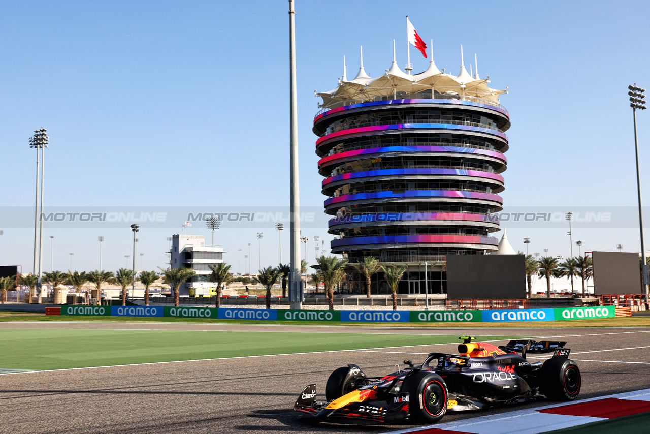 TEST BAHRAIN, Sergio Perez (MEX) Red Bull Racing RB20.

22.02.2024. Formula 1 Testing, Sakhir, Bahrain, Day Two.

- www.xpbimages.com, EMail: requests@xpbimages.com © Copyright: Batchelor / XPB Images