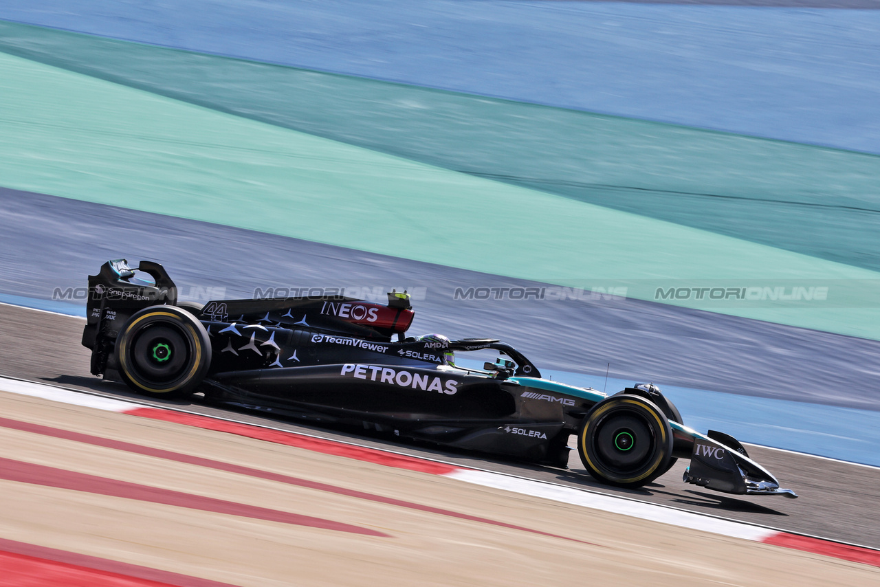 TEST BAHRAIN, Lewis Hamilton (GBR) Mercedes AMG F1 W15.

22.02.2024. Formula 1 Testing, Sakhir, Bahrain, Day Two.

- www.xpbimages.com, EMail: requests@xpbimages.com © Copyright: Moy / XPB Images