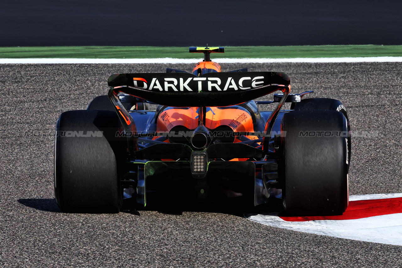 TEST BAHRAIN, Lando Norris (GBR) McLaren MCL38.

22.02.2024. Formula 1 Testing, Sakhir, Bahrain, Day Two.

- www.xpbimages.com, EMail: requests@xpbimages.com © Copyright: Batchelor / XPB Images