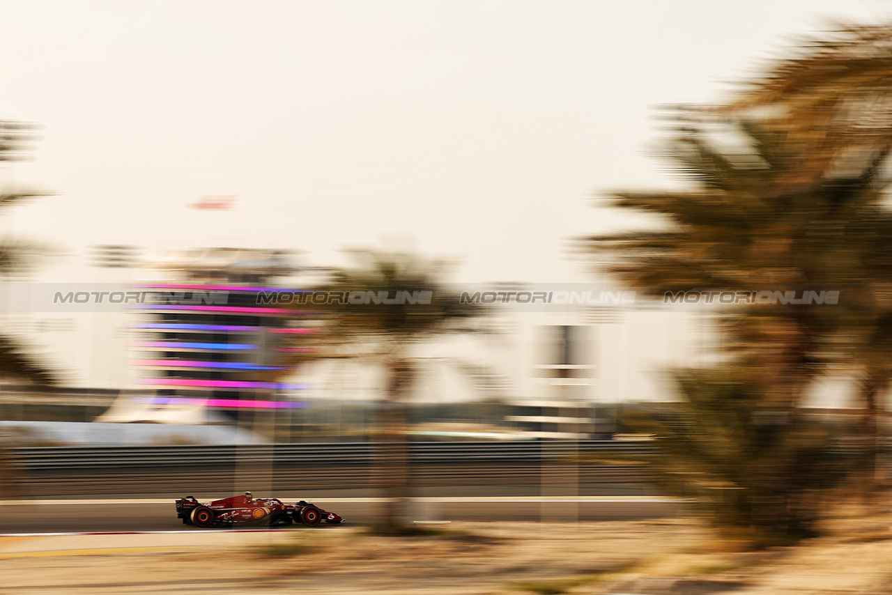 TEST BAHRAIN, Carlos Sainz Jr (ESP) Ferrari SF-24.

22.02.2024. Formula 1 Testing, Sakhir, Bahrain, Day Two.

- www.xpbimages.com, EMail: requests@xpbimages.com © Copyright: Bearne / XPB Images