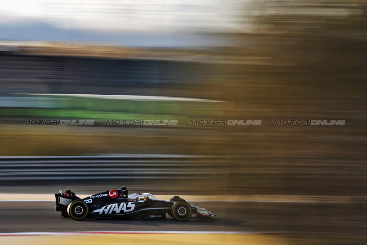 TEST BAHRAIN, Kevin Magnussen (DEN) Haas VF-24.

22.02.2024. Formula 1 Testing, Sakhir, Bahrain, Day Two.

- www.xpbimages.com, EMail: requests@xpbimages.com © Copyright: Bearne / XPB Images