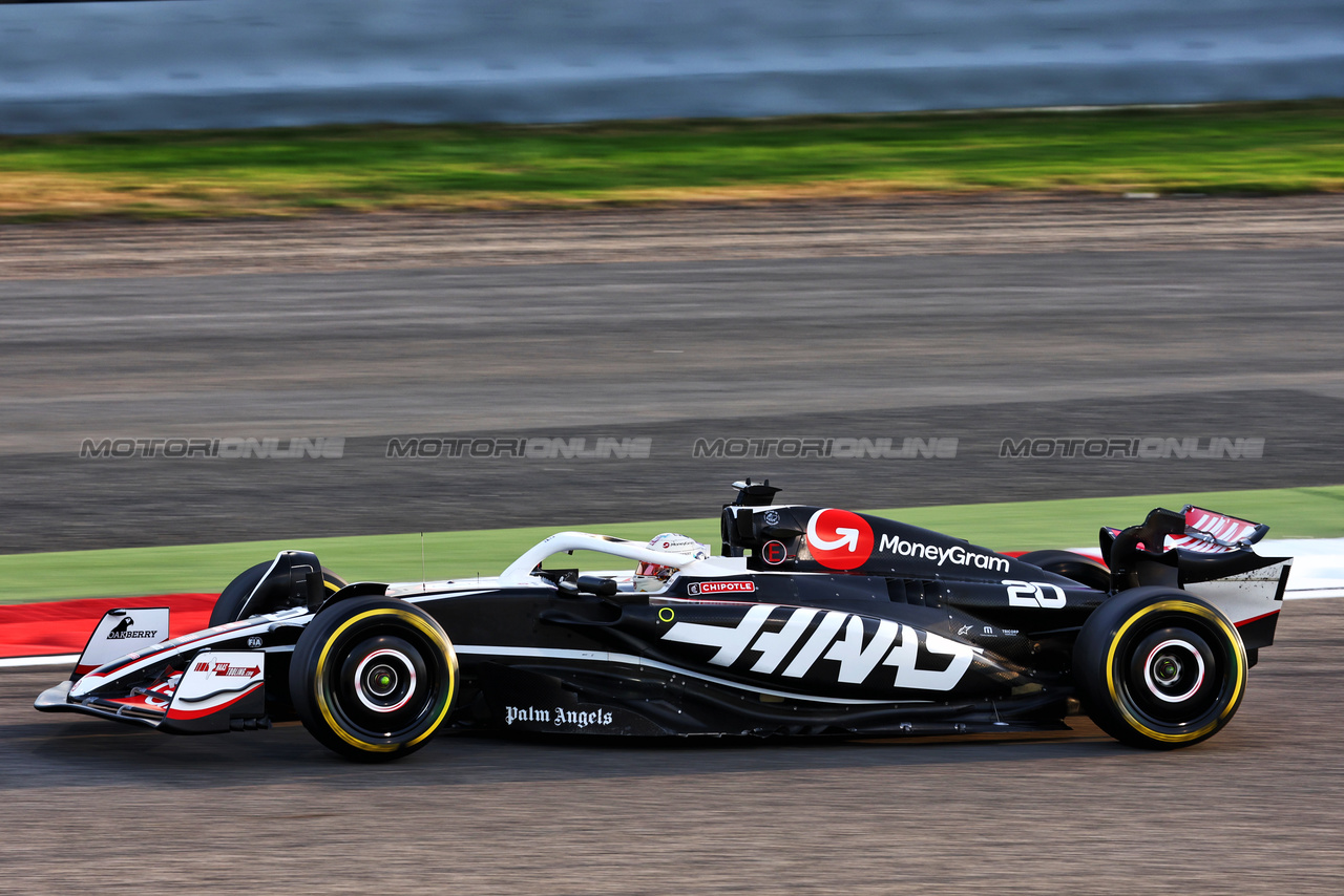 TEST BAHRAIN, Kevin Magnussen (DEN) Haas VF-24.

22.02.2024. Formula 1 Testing, Sakhir, Bahrain, Day Two.

- www.xpbimages.com, EMail: requests@xpbimages.com © Copyright: Batchelor / XPB Images