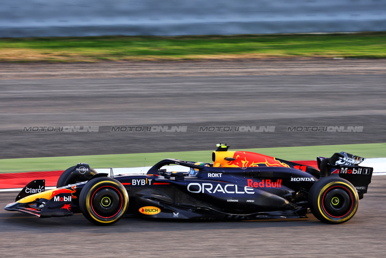 TEST BAHRAIN, Sergio Perez (MEX) Red Bull Racing RB20.

22.02.2024. Formula 1 Testing, Sakhir, Bahrain, Day Two.

- www.xpbimages.com, EMail: requests@xpbimages.com © Copyright: Batchelor / XPB Images