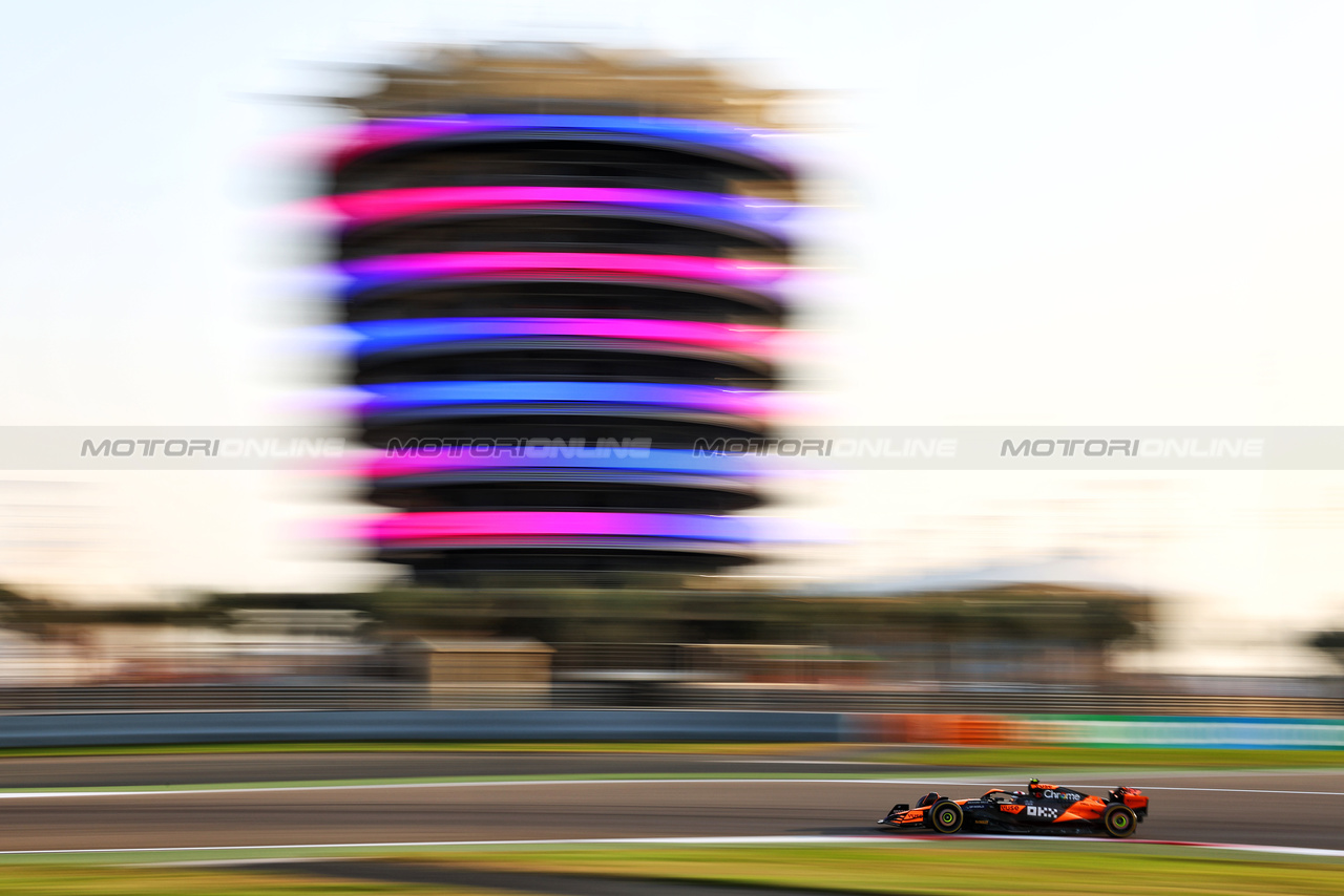 TEST BAHRAIN, Lando Norris (GBR) McLaren MCL38.

22.02.2024. Formula 1 Testing, Sakhir, Bahrain, Day Two.

- www.xpbimages.com, EMail: requests@xpbimages.com © Copyright: Batchelor / XPB Images