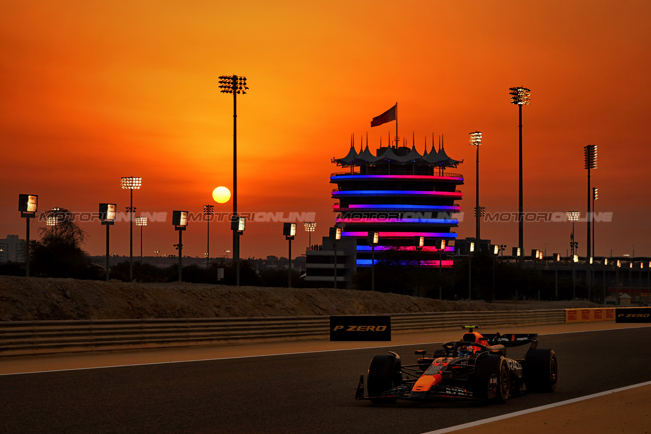 TEST BAHRAIN, Sergio Perez (MEX) Red Bull Racing RB20.

22.02.2024. Formula 1 Testing, Sakhir, Bahrain, Day Two.

- www.xpbimages.com, EMail: requests@xpbimages.com © Copyright: Batchelor / XPB Images
