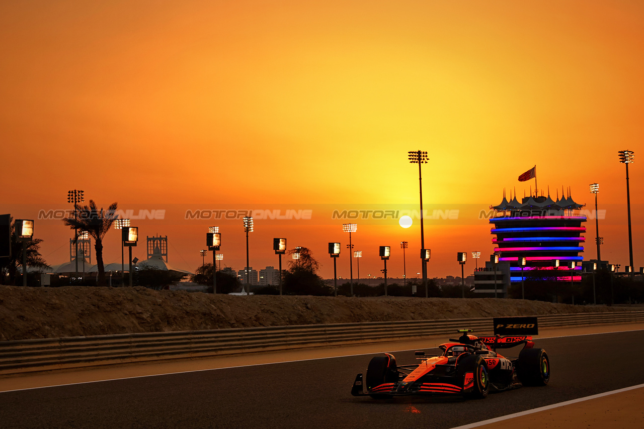 TEST BAHRAIN, Lando Norris (GBR) McLaren MCL38.

22.02.2024. Formula 1 Testing, Sakhir, Bahrain, Day Two.

- www.xpbimages.com, EMail: requests@xpbimages.com © Copyright: Batchelor / XPB Images