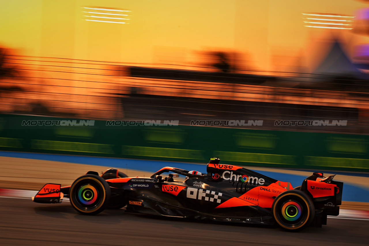 TEST BAHRAIN, Lando Norris (GBR) McLaren MCL38.

22.02.2024. Formula 1 Testing, Sakhir, Bahrain, Day Two.

 - www.xpbimages.com, EMail: requests@xpbimages.com © Copyright: Coates / XPB Images
