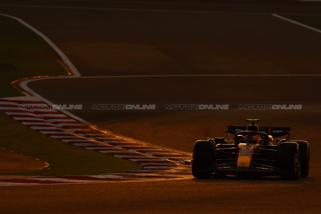 TEST BAHRAIN, Sergio Perez (MEX) Red Bull Racing RB20.
22.02.2024. Formula 1 Testing, Sakhir, Bahrain, Day Two.
- www.xpbimages.com, EMail: requests@xpbimages.com © Copyright: Batchelor / XPB Images
