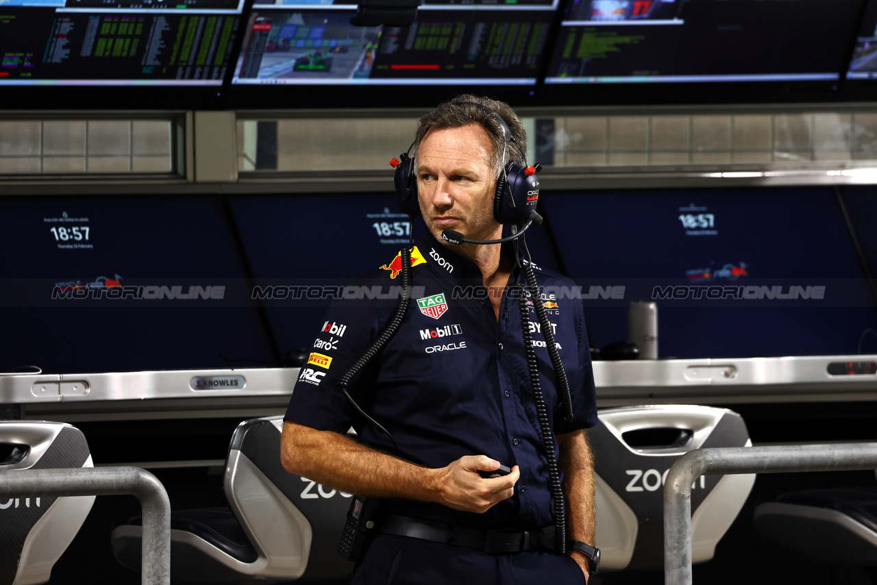 TEST BAHRAIN, Christian Horner (GBR) Red Bull Racing Team Principal.

22.02.2024. Formula 1 Testing, Sakhir, Bahrain, Day Two.

 - www.xpbimages.com, EMail: requests@xpbimages.com © Copyright: Coates / XPB Images
