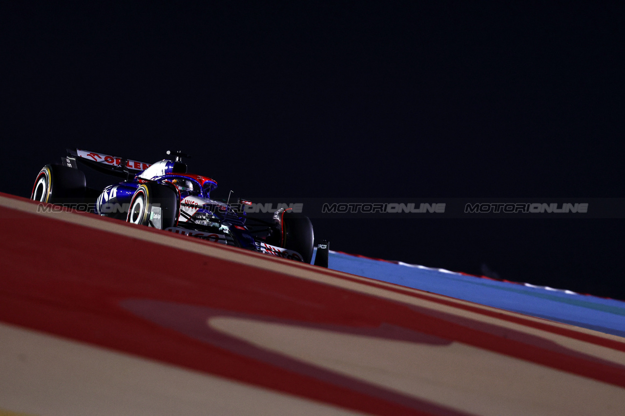 TEST BAHRAIN, Daniel Ricciardo (AUS), RB F1 Team 
22.02.2024. Formula 1 Testing, Sakhir, Bahrain, Day Two.
- www.xpbimages.com, EMail: requests@xpbimages.com © Copyright: Charniaux / XPB Images