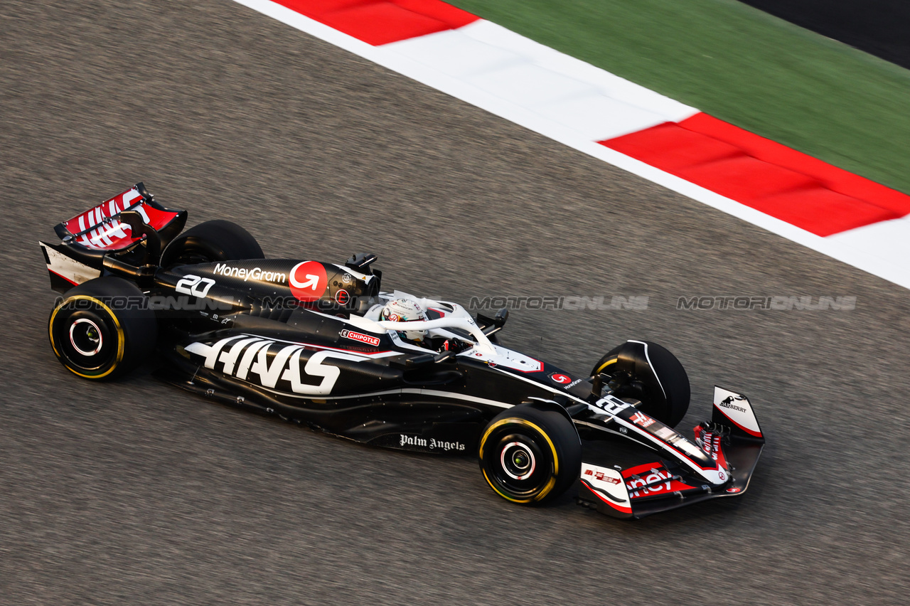 TEST BAHRAIN, Kevin Magnussen (DEN), Haas F1 Team 
22.02.2024. Formula 1 Testing, Sakhir, Bahrain, Day Two.
- www.xpbimages.com, EMail: requests@xpbimages.com © Copyright: Charniaux / XPB Images