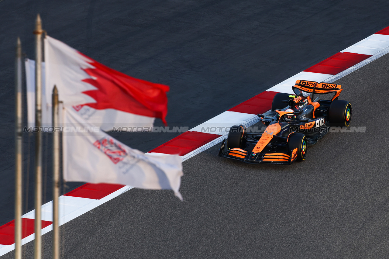 TEST BAHRAIN, Lando Norris (GBR), McLaren F1 Team 
22.02.2024. Formula 1 Testing, Sakhir, Bahrain, Day Two.
- www.xpbimages.com, EMail: requests@xpbimages.com © Copyright: Charniaux / XPB Images