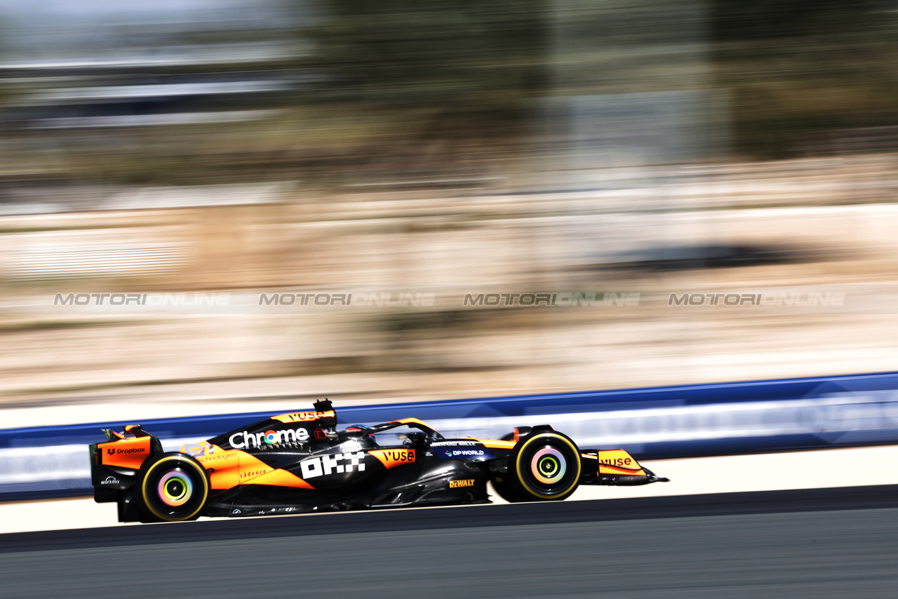 TEST BAHRAIN, Oscar Piastri (AUS) McLaren MCL38.

22.02.2024. Formula 1 Testing, Sakhir, Bahrain, Day Two.

- www.xpbimages.com, EMail: requests@xpbimages.com © Copyright: Bearne / XPB Images