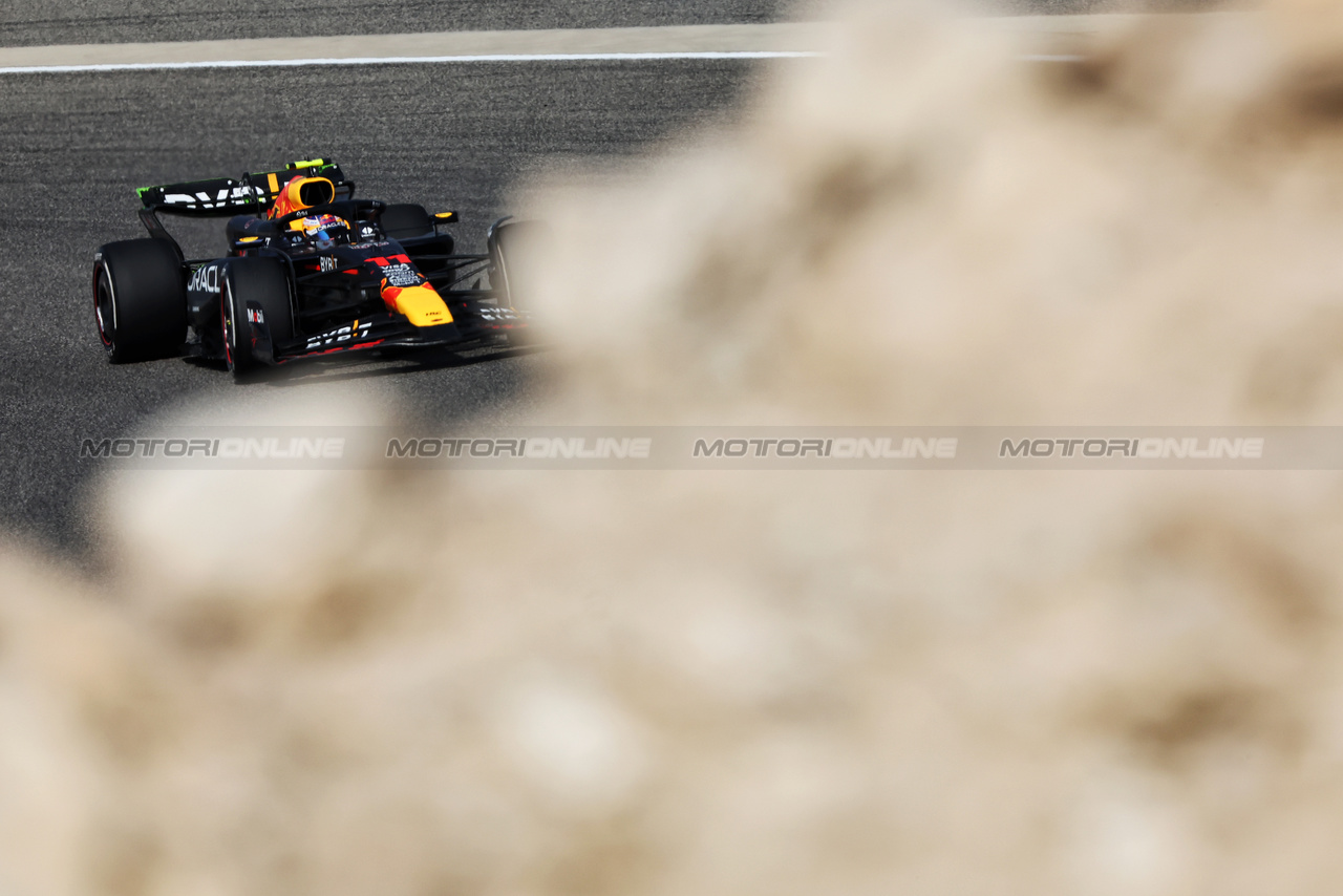 TEST BAHRAIN, Sergio Perez (MEX) Red Bull Racing RB20.

23.02.2024. Formula 1 Testing, Sakhir, Bahrain, Day Three.

- www.xpbimages.com, EMail: requests@xpbimages.com © Copyright: Bearne / XPB Images