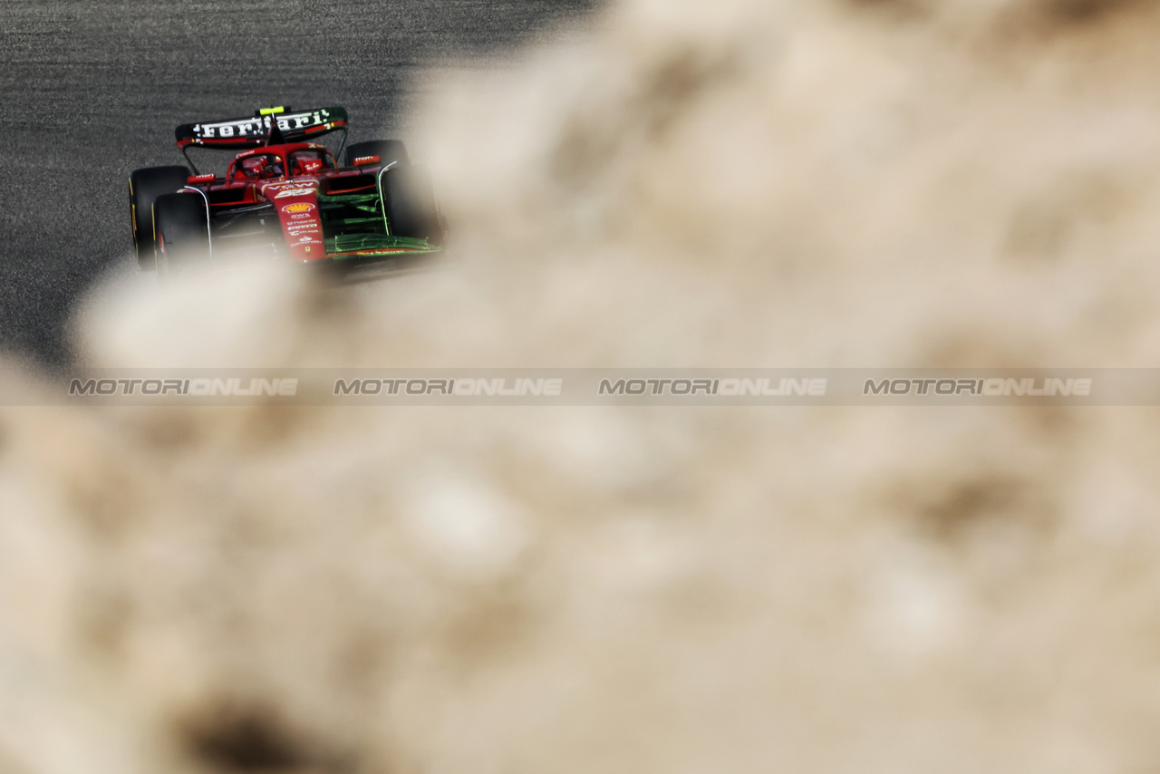 TEST BAHRAIN, Carlos Sainz Jr (ESP) Ferrari SF-24.

23.02.2024. Formula 1 Testing, Sakhir, Bahrain, Day Three.

- www.xpbimages.com, EMail: requests@xpbimages.com © Copyright: Bearne / XPB Images