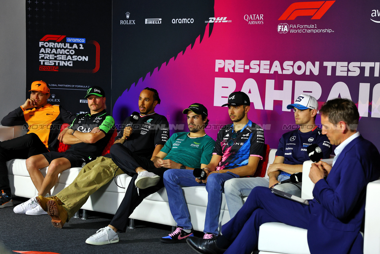 TEST BAHRAIN, (L to R): Lando Norris (GBR) McLaren; Valtteri Bottas (FIN) Sauber; Lewis Hamilton (GBR) Mercedes AMG F1; Lance Stroll (CDN) Aston Martin F1 Team; Esteban Ocon (FRA) Alpine F1 Team; Logan Sargeant (USA) Williams Racing, in the FIA Press Conference.

23.02.2024. Formula 1 Testing, Sakhir, Bahrain, Day Three.

- www.xpbimages.com, EMail: requests@xpbimages.com © Copyright: Charniaux / XPB Images