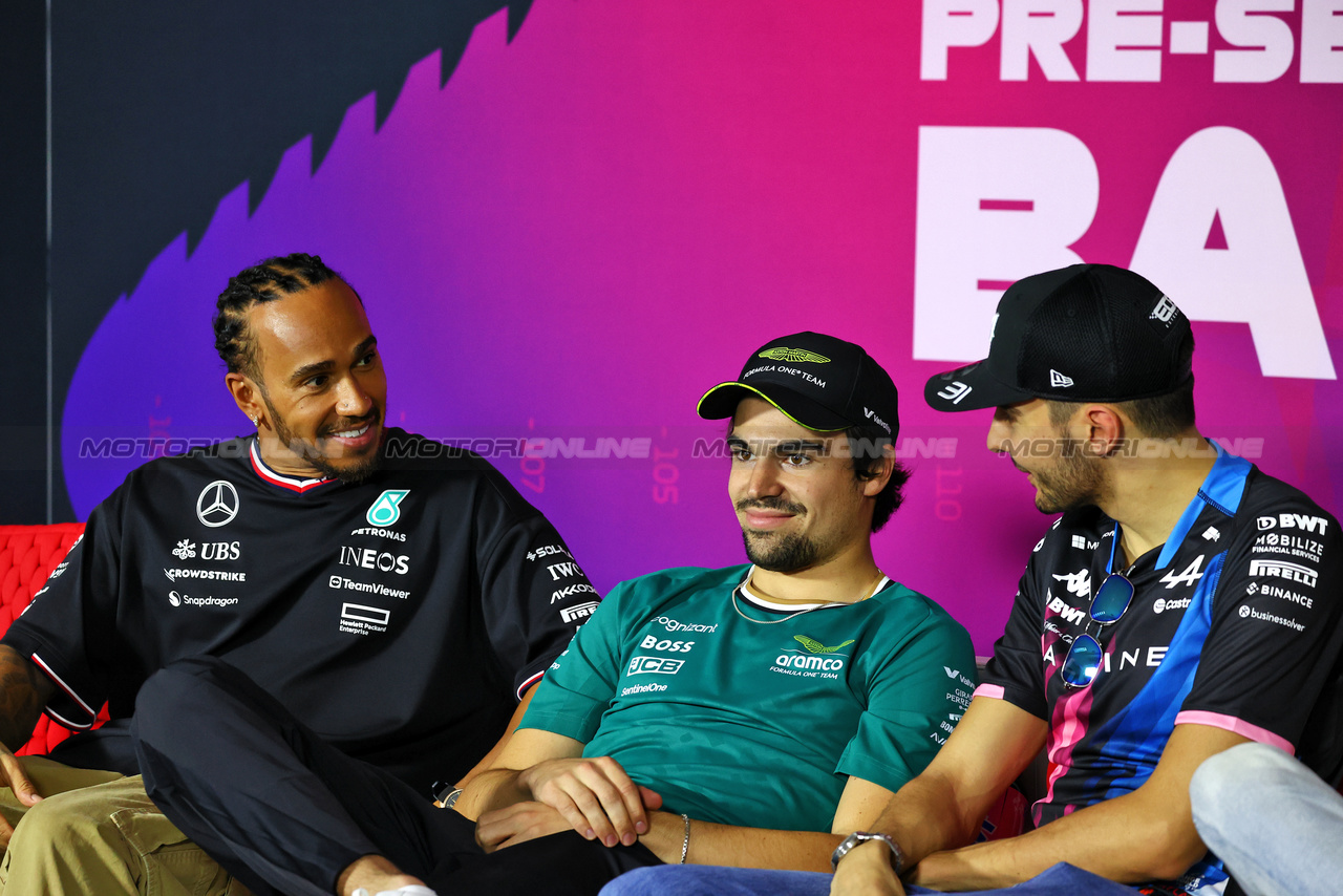 TEST BAHRAIN, (L to R): Lewis Hamilton (GBR) Mercedes AMG F1; Lance Stroll (CDN) Aston Martin F1 Team; Esteban Ocon (FRA) Alpine F1 Team, in the FIA Press Conference.

23.02.2024. Formula 1 Testing, Sakhir, Bahrain, Day Three.

- www.xpbimages.com, EMail: requests@xpbimages.com © Copyright: Charniaux / XPB Images
