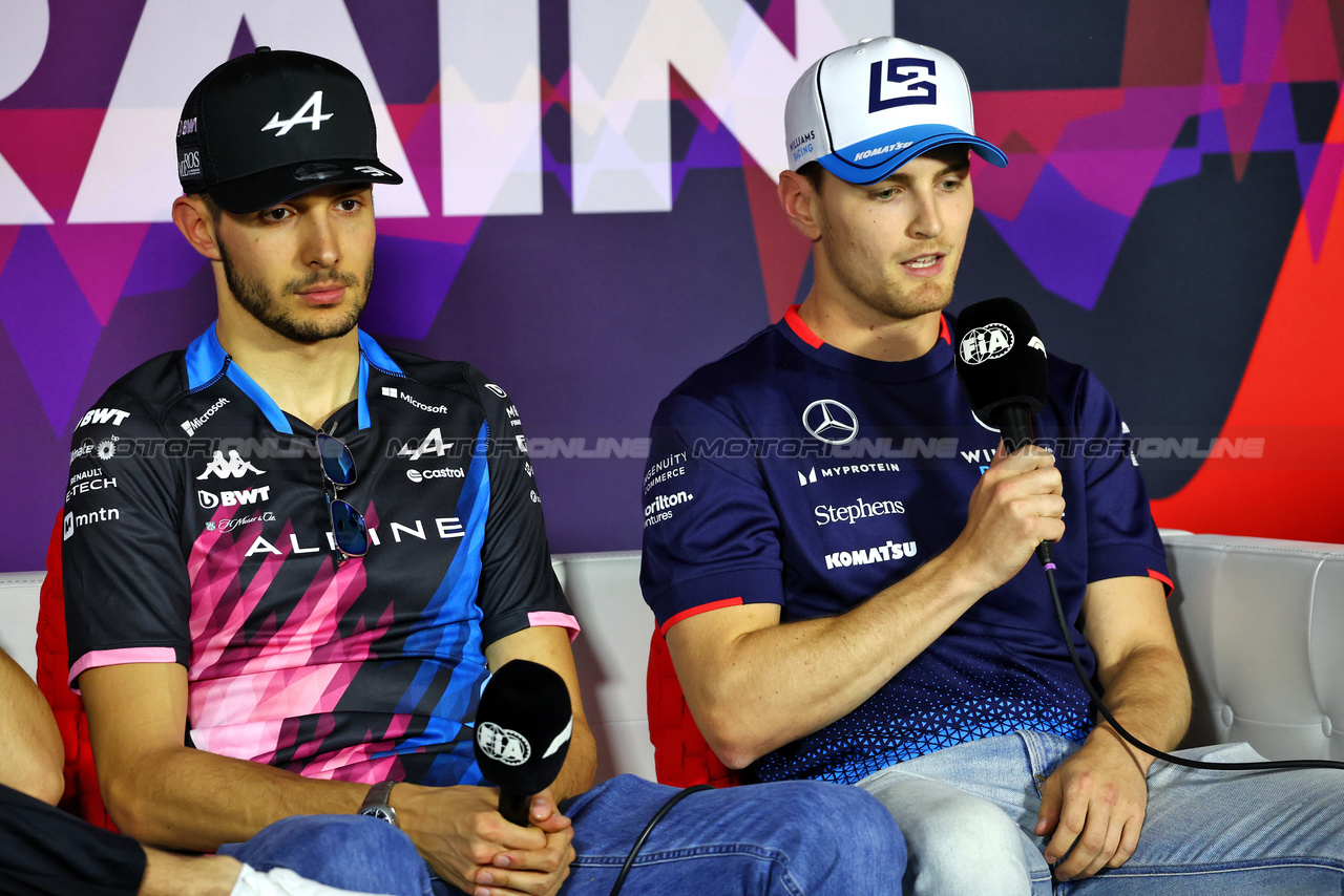 TEST BAHRAIN, (L to R): Esteban Ocon (FRA) Alpine F1 Team e Logan Sargeant (USA) Williams Racing in the FIA Press Conference.

23.02.2024. Formula 1 Testing, Sakhir, Bahrain, Day Three.

- www.xpbimages.com, EMail: requests@xpbimages.com © Copyright: Charniaux / XPB Images