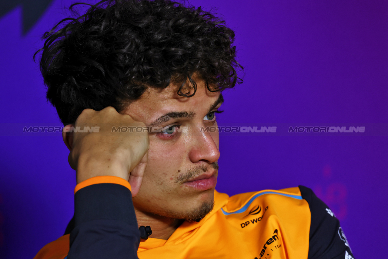 TEST BAHRAIN, Lando Norris (GBR) McLaren in the FIA Press Conference.

23.02.2024. Formula 1 Testing, Sakhir, Bahrain, Day Three.

- www.xpbimages.com, EMail: requests@xpbimages.com © Copyright: Charniaux / XPB Images