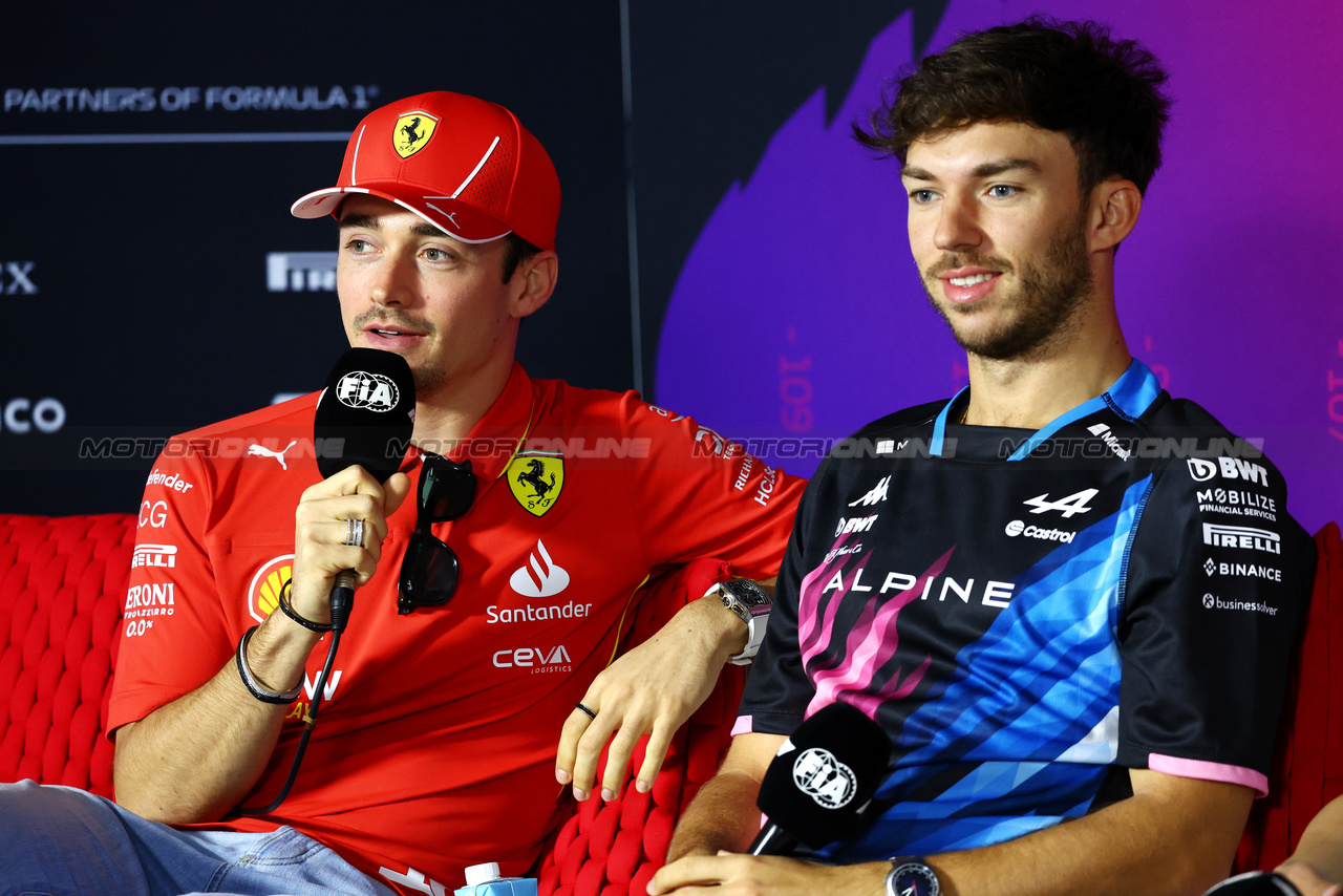 TEST BAHRAIN, (L to R): Charles Leclerc (MON) Ferrari e Pierre Gasly (FRA) Alpine F1 Team in the FIA Press Conference.

23.02.2024. Formula 1 Testing, Sakhir, Bahrain, Day Three.

- www.xpbimages.com, EMail: requests@xpbimages.com © Copyright: Charniaux / XPB Images