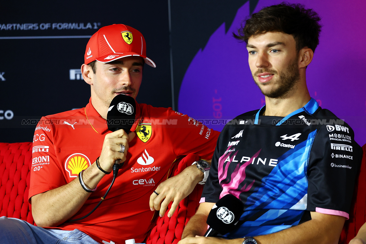 TEST BAHRAIN, (L to R): Charles Leclerc (MON) Ferrari e Pierre Gasly (FRA) Alpine F1 Team in the FIA Press Conference.

23.02.2024. Formula 1 Testing, Sakhir, Bahrain, Day Three.

- www.xpbimages.com, EMail: requests@xpbimages.com © Copyright: Charniaux / XPB Images