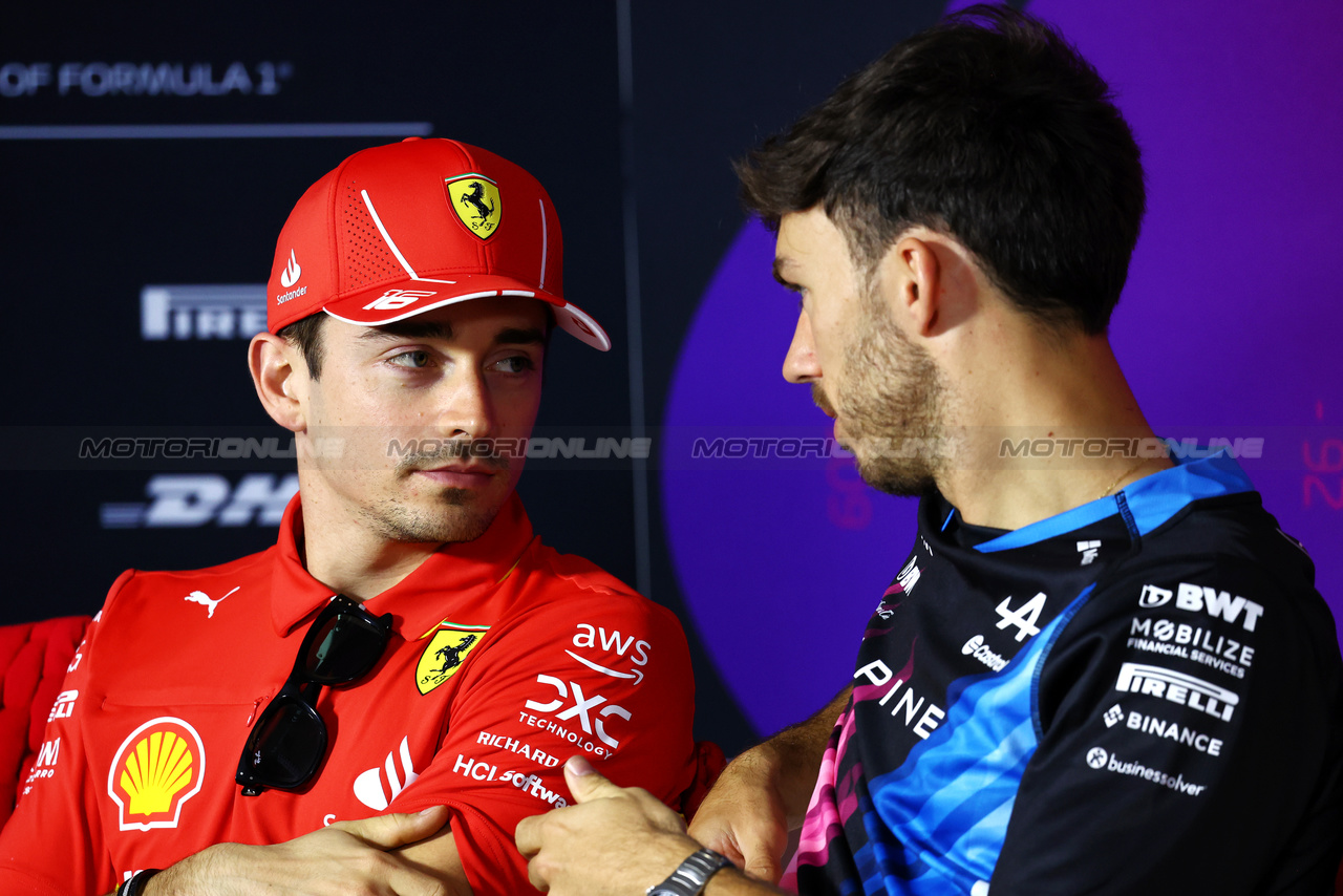 TEST BAHRAIN, (L to R): Charles Leclerc (MON) Ferrari e Pierre Gasly (FRA) Alpine F1 Team in the FIA Press Conference.

23.02.2024. Formula 1 Testing, Sakhir, Bahrain, Day Three.

- www.xpbimages.com, EMail: requests@xpbimages.com © Copyright: Charniaux / XPB Images