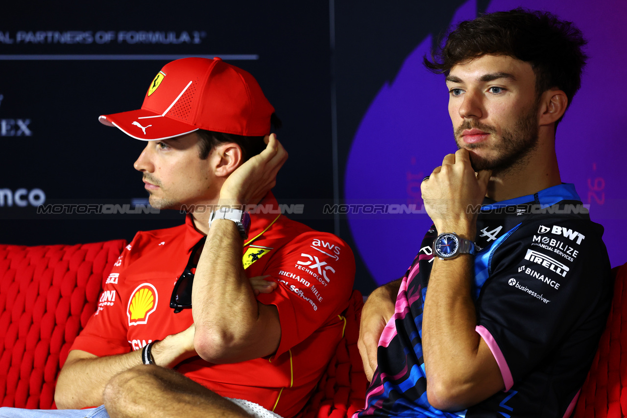 TEST BAHRAIN, (L to R): Charles Leclerc (MON) Ferrari e Pierre Gasly (FRA) Alpine F1 Team in the FIA Press Conference.

23.02.2024. Formula 1 Testing, Sakhir, Bahrain, Day Three.

- www.xpbimages.com, EMail: requests@xpbimages.com © Copyright: Charniaux / XPB Images