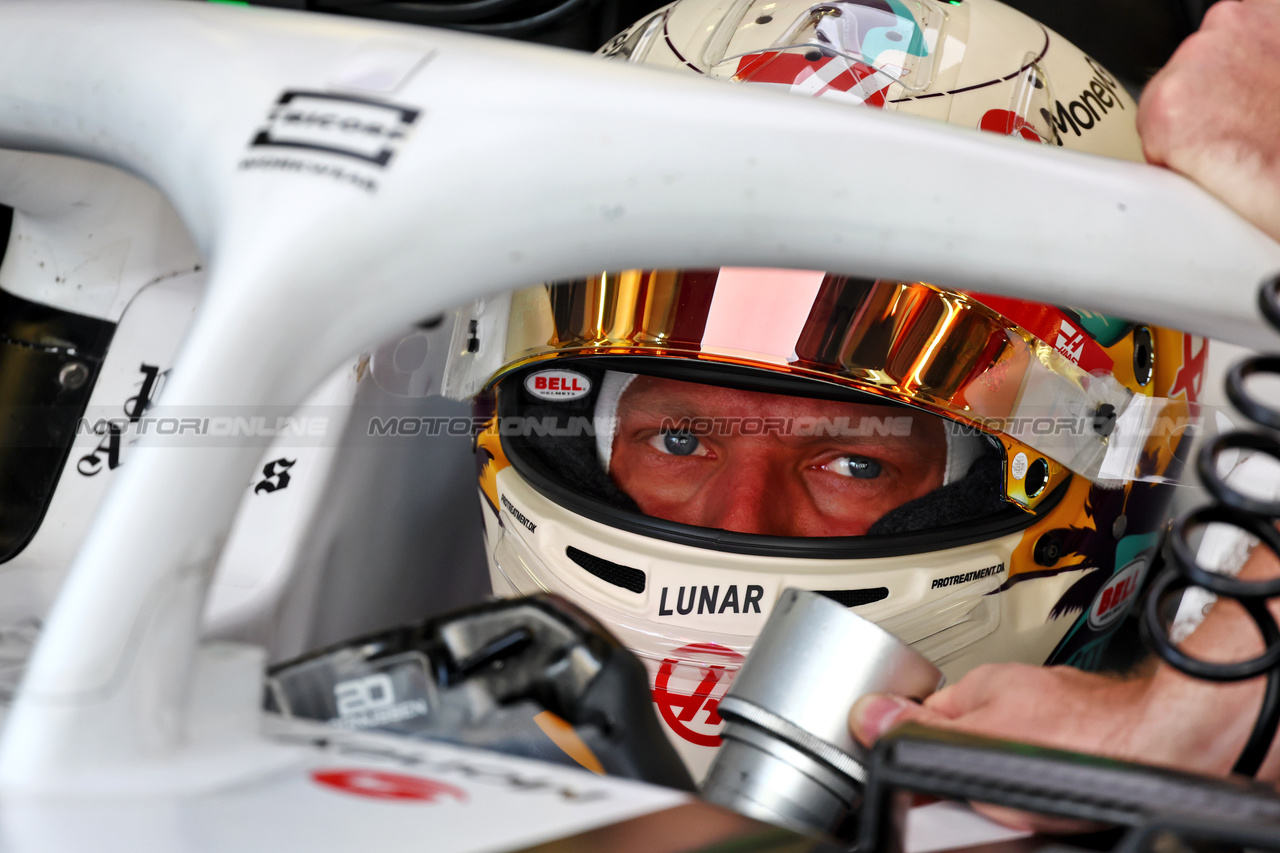TEST BAHRAIN, Kevin Magnussen (DEN) Haas VF-24.

23.02.2024. Formula 1 Testing, Sakhir, Bahrain, Day Three.

- www.xpbimages.com, EMail: requests@xpbimages.com © Copyright: Batchelor / XPB Images