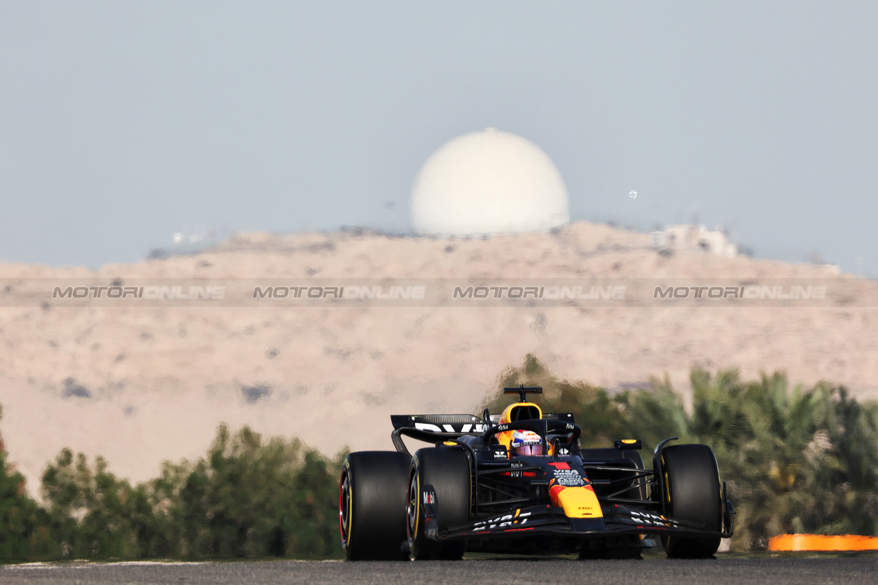 TEST BAHRAIN, Max Verstappen (NLD) Red Bull Racing RB20.

23.02.2024. Formula 1 Testing, Sakhir, Bahrain, Day Three.

- www.xpbimages.com, EMail: requests@xpbimages.com © Copyright: Bearne / XPB Images