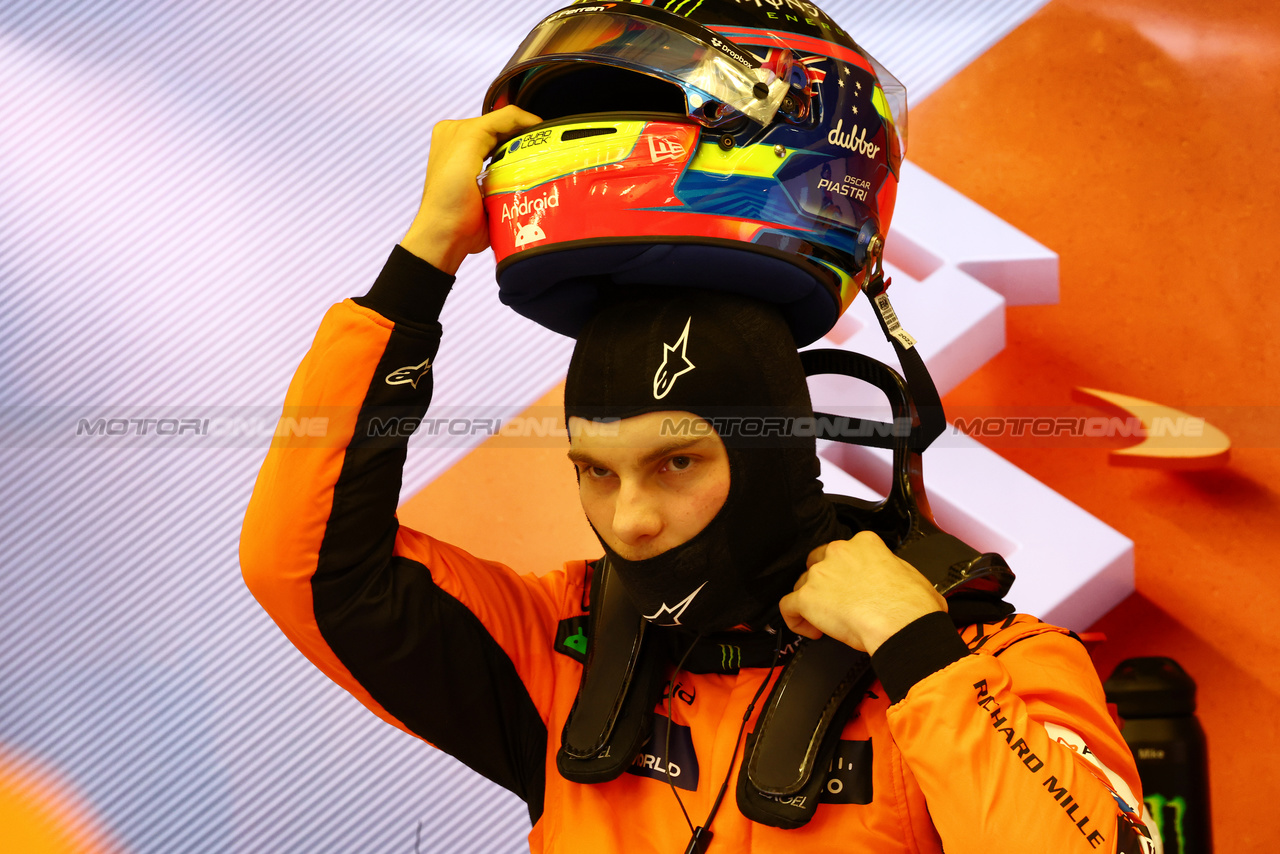 TEST BAHRAIN, Oscar Piastri (AUS) McLaren.

23.02.2024. Formula 1 Testing, Sakhir, Bahrain, Day Three.

 - www.xpbimages.com, EMail: requests@xpbimages.com © Copyright: Coates / XPB Images